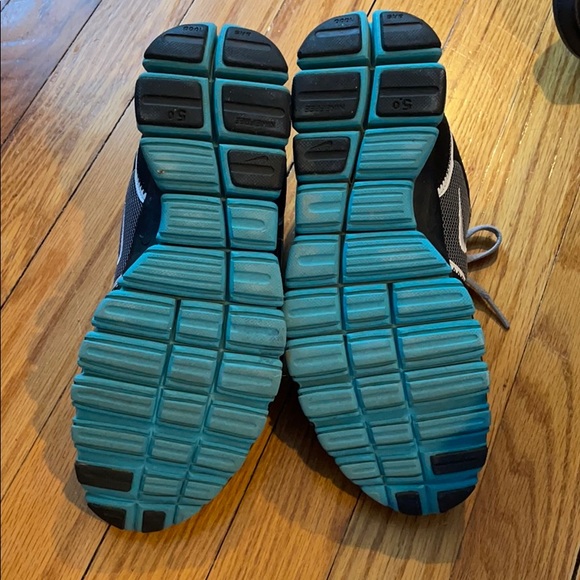 Sneakers - Picture 4 of 4